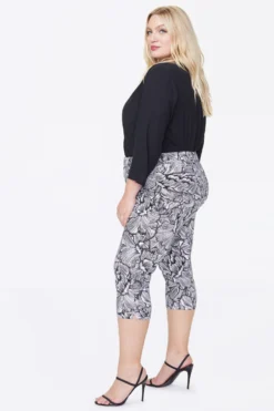 Slim Straight Crop Jeans - Floral Cosmos Black 12 Slim Straight Crop Jeans - Floral Cosmos Black -Nydj Apparel Shop CSPM2903 FCOSM 5 4ad9d0bf 0d24 4adc 82c2 600cbc134982 scaled