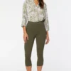 Pull-on Legging Capri Pants - Moss