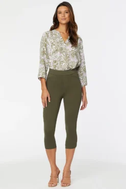 Pull-on Legging Capri Pants - Moss