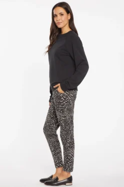 Raglan Sweatshirt - Black -Nydj Apparel Shop MFTB4101 858 5 57dc77f7 fe3e 41b0 bbf9 2cf99c9696a5