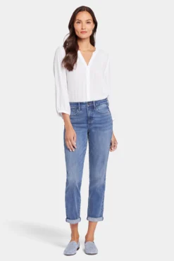 Margot Girlfriend Jeans In Petite - Rockie