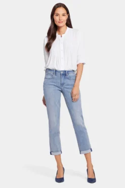 Margot Girlfriend Jeans In Petite - Angel