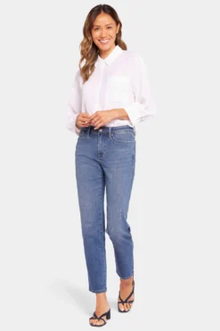 Stella Tapered Ankle Jeans In Petite - Adore