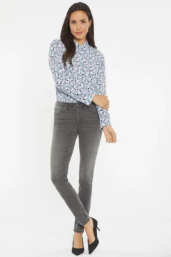 Ami Skinny Jeans In Petite - Castle Hill