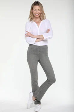Slim Bootcut Pull-On Jeans In Petite - Clean Barnet