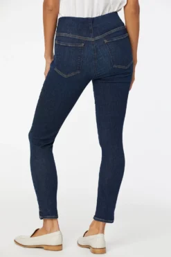 Super Skinny Ankle Pull-On Jeans In Petite - Clean Vista 8 Super Skinny Ankle Pull-On Jeans In Petite - Clean Vista -Nydj Apparel Shop PMNS8262 CVIS 3 fe4bf2a8 91c7 4c71 b96f 31c496ec92c2