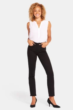 Sheri Slim Jeans In Petite - Black