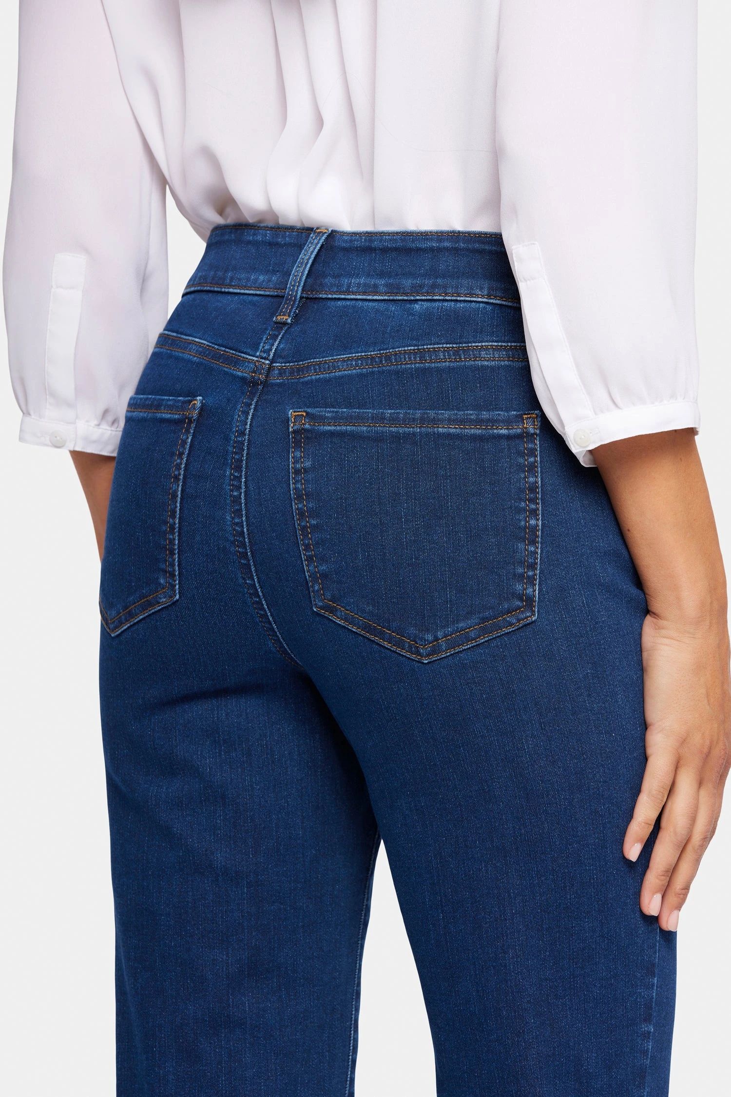 Blake Slim Flared Jeans In Petite - Quinn 6 Blake Slim Flared Jeans In Petite - Quinn - Image 6