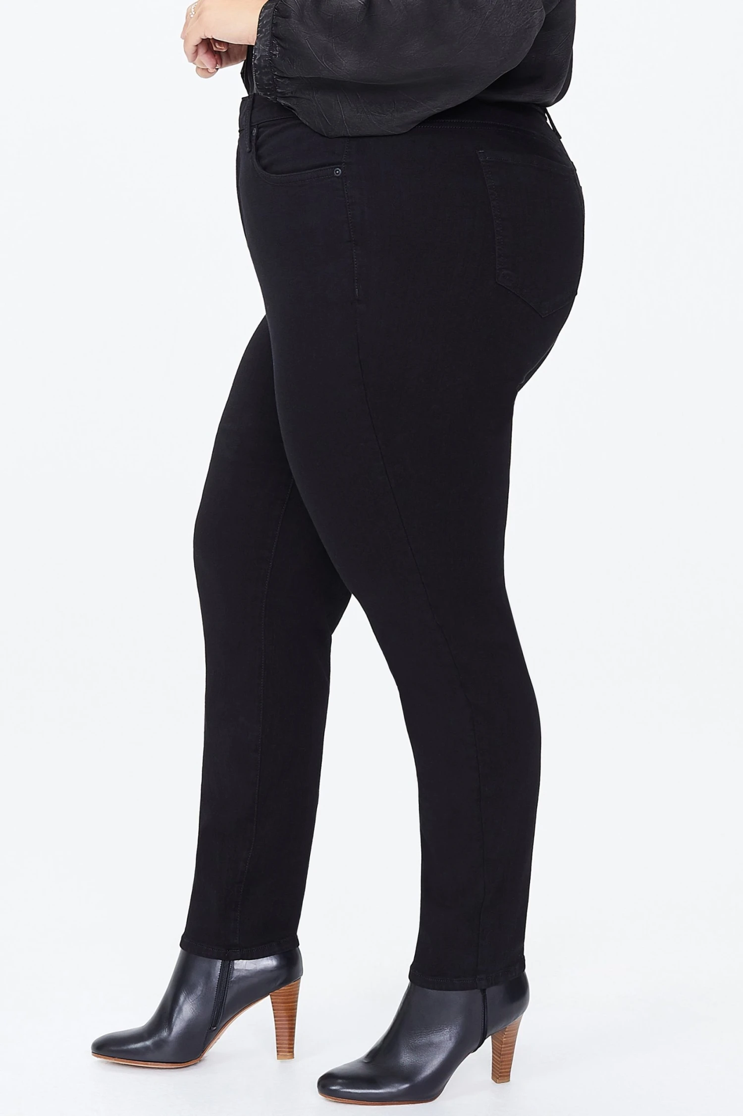 Ami Skinny Jeans In Plus Size - Black 2 Ami Skinny Jeans In Plus Size - Black - Image 2
