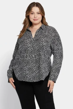 Becky Blouse In Plus Size - Dillon Dots