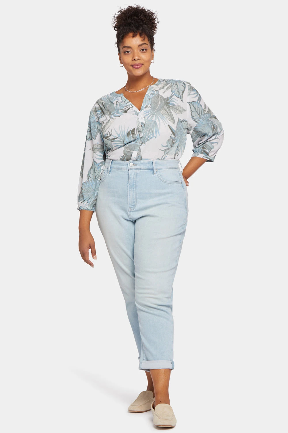 Margot Girlfriend Jeans In Plus Size - Dunes 4 Margot Girlfriend Jeans In Plus Size - Dunes - Image 4