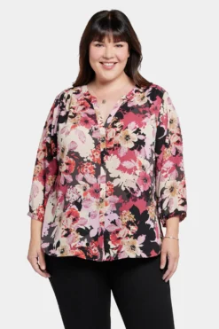 Pintuck Blouse In Plus Size - Helena