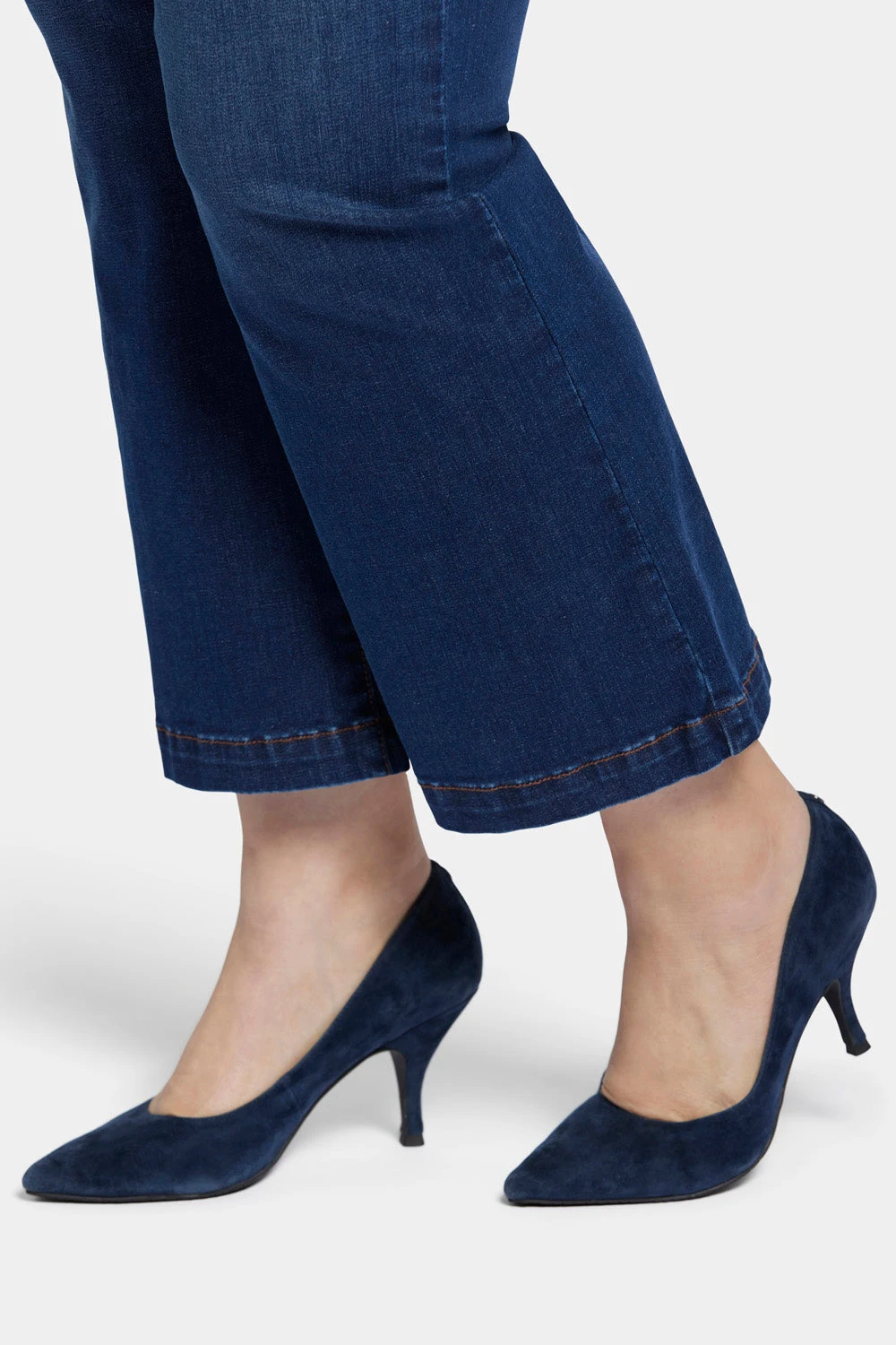 Relaxed Flared Jeans In Plus Size - Gold Coast 6 Relaxed Flared Jeans In Plus Size - Gold Coast - Image 6